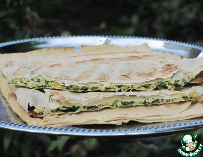 Лаваш с сыром на решетке. Лаваш с сыром и зеленью на мангале. Фисташковый лаваш. Лаваш с сыром на костре. Сулугуни в лаваше на мангале.